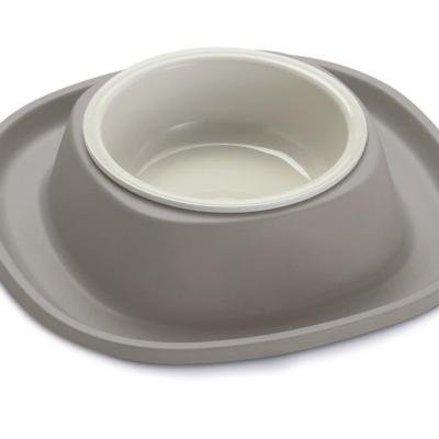 Castron din plastic cu bază din cauciuc